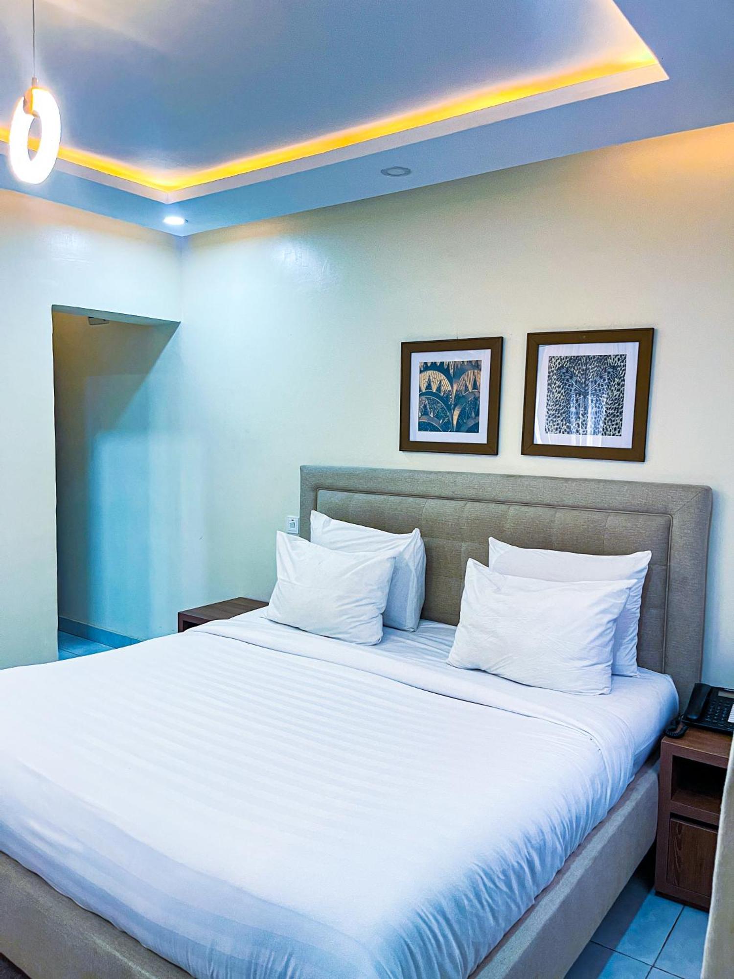 Plush Hotel,Abuja Dış mekan fotoğraf
